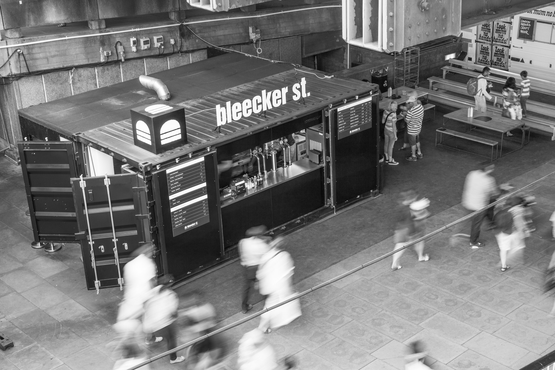 BLACK AND WHITE STREET FOOD CONTAINER