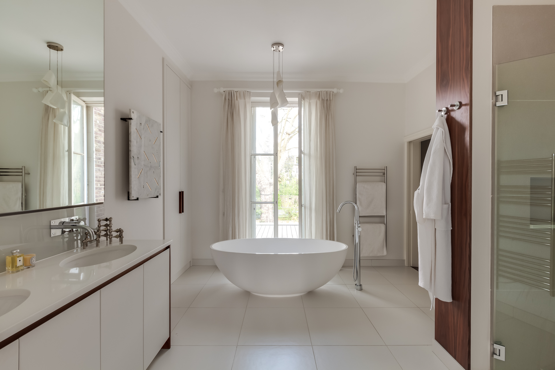 Freestanding bath in white, minimalist bathroom